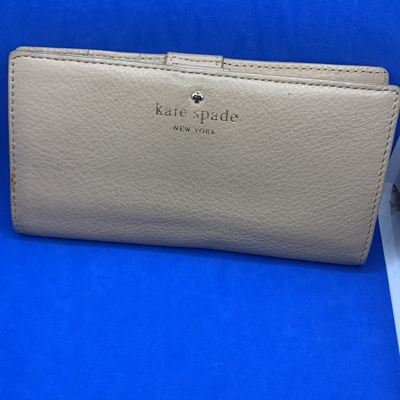 Kate Spade New York Matthews Street Nisha Wallet Beige with